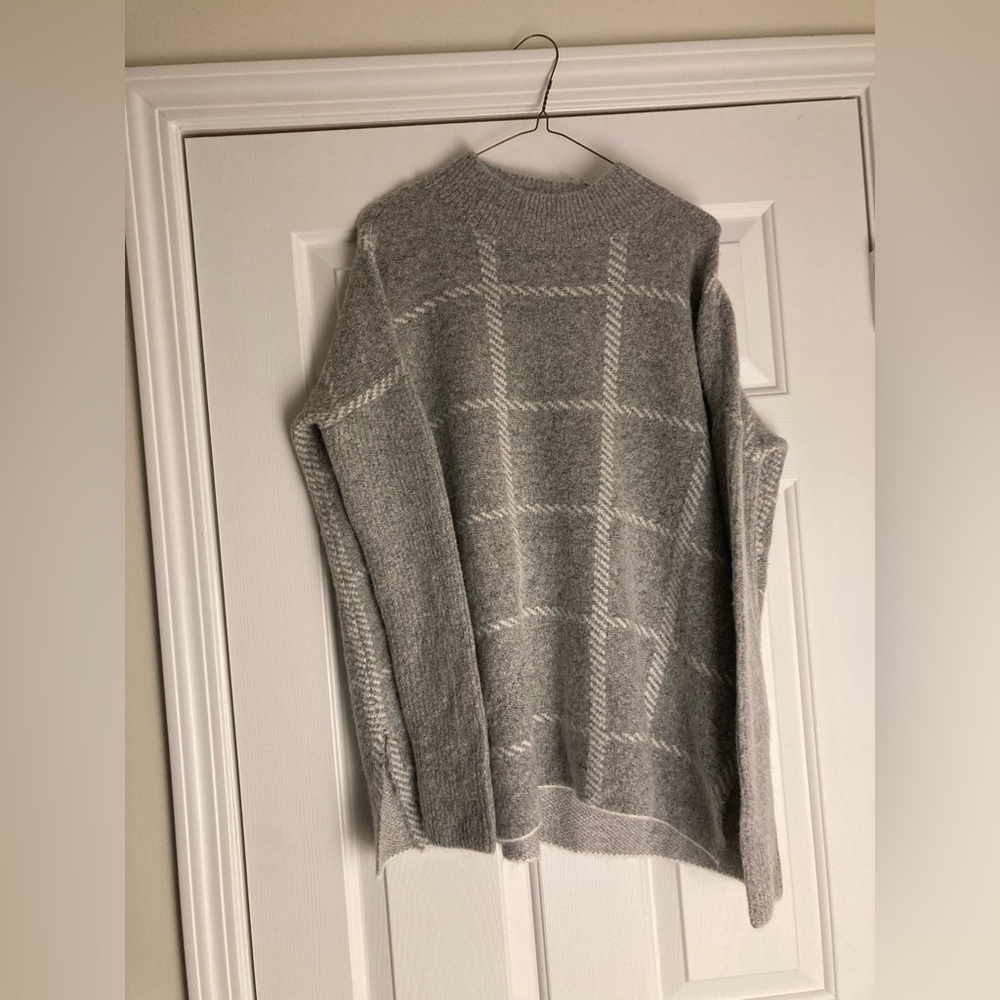 Cyrus Sweater Women Size Small White And Gray High Neck Pullover NWT